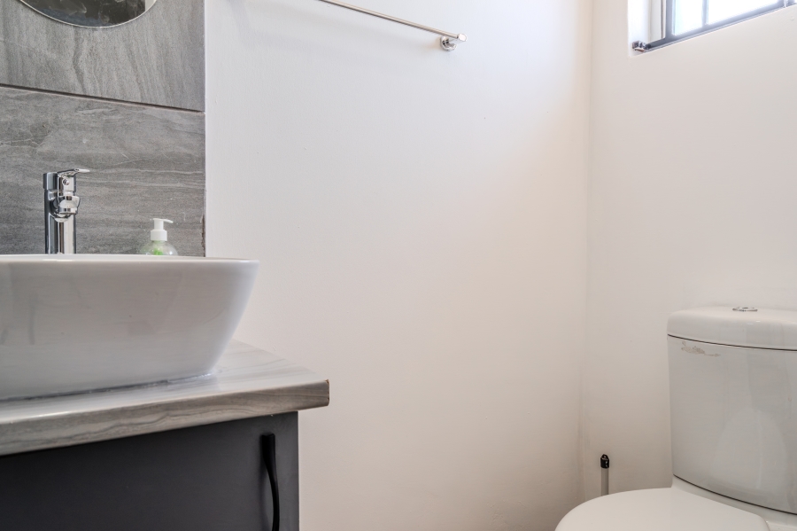 5 Bedroom Property for Sale in Ottery Western Cape